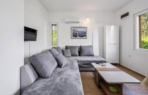 1 Bedroom Gorgeous Apartment In Zlarin - Photo 10