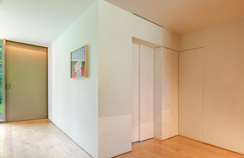 Grand Villa w/ Pool, Garden & Garage by HostWise - Foto 34