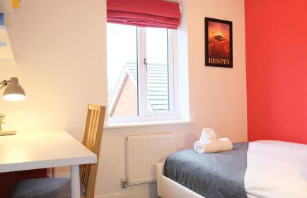 Spacious 4 Bedroom Home with Garden in Bedford - Foto 55