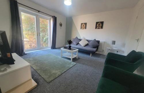 Contractor Friendly Spacious 3 Bed With Private Parking - Foto 1