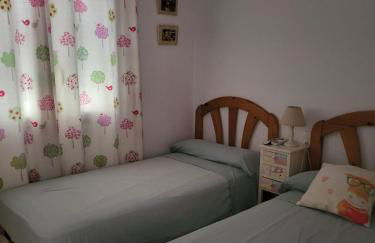 MET Oliva Nova Playa chalet grande con jardín MET a 5 minutos y a 3 de la playa - Photo 7