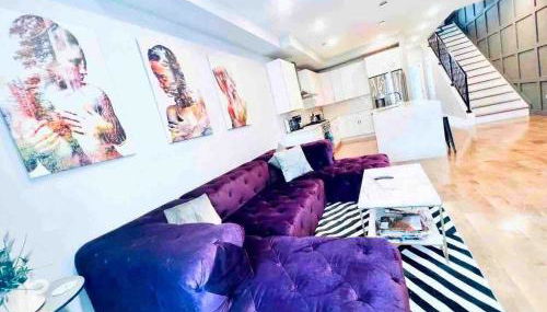 Luxe Penthouse with Private Parking & Rooftop w TV - Foto 1