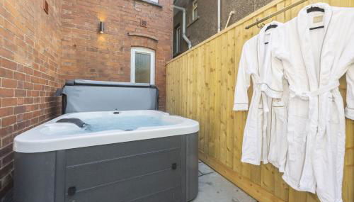 Beautiful 3-Bed Home with Hot Tub in Ross-on-Wye - Photo 2