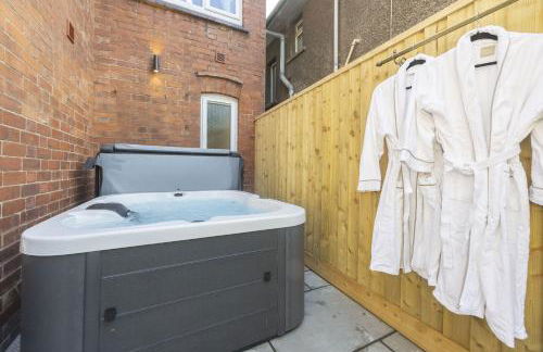 Beautiful 3-Bed Home with Hot Tub in Ross-on-Wye - Photo 2