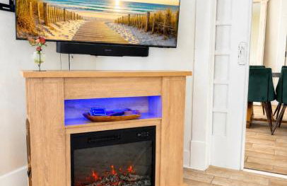 Indoor Hot Tub, Pet Friendly, Bikes, 4-Car Free Parking, Walk to Beach - Foto 64