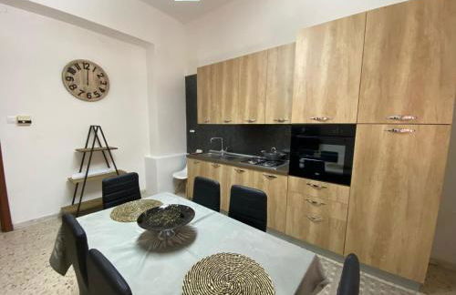 Golden House - Photo 8