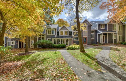 Charming Hidden Valley Resort Home Walk to Slopes - Foto 34