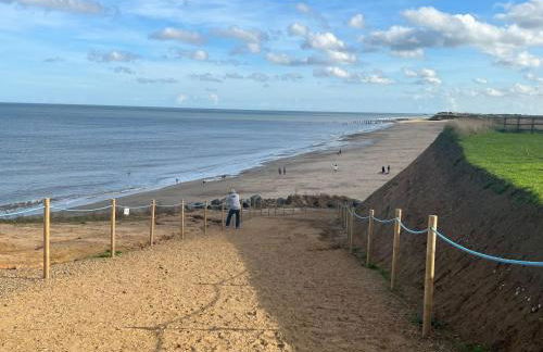 4 bed house 50 yards from the beach & lighthouse - Photo 4