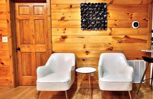 Luxury Cabin with Heated Pool, Hot-Tub & Deluxe Outdoors - Photo 27