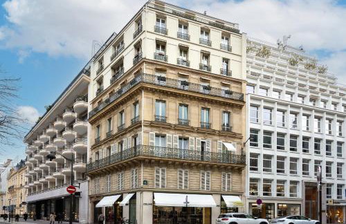 Montaigne - Sunlit Corner Penthouse with Balcony - Photo 37