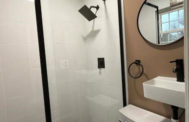 Charming 5 Bed with Spacious Yard with HotTub - Foto 8