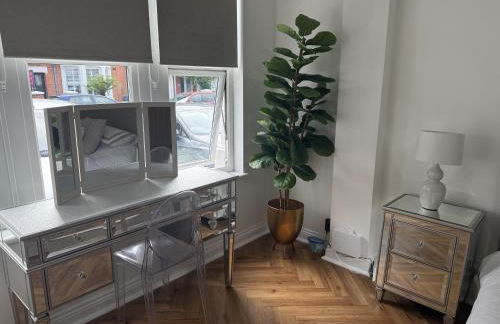 Southend Apartment With Parking, Private Garden and Beach Side Location - Foto 9