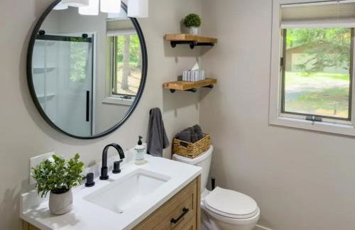 Pet-Friendly Lakefront Cabin by arc Vacation Rentals - Foto 27