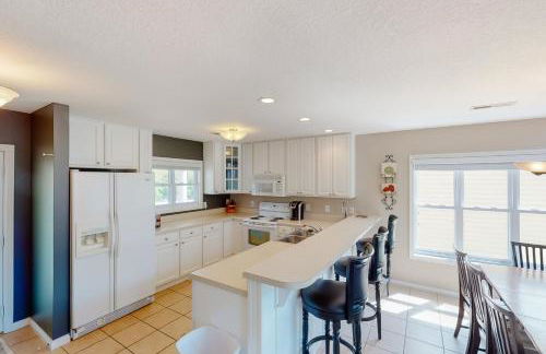 Family Lake Escape Sleeps 12 Shared Pool Dock - Foto 9