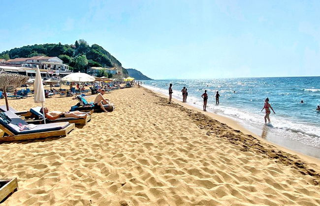 Entdecke Pontikonisi, Mon Repos, Achilleion & schwimme am Marathias Strand – Tagestour - Foto 7