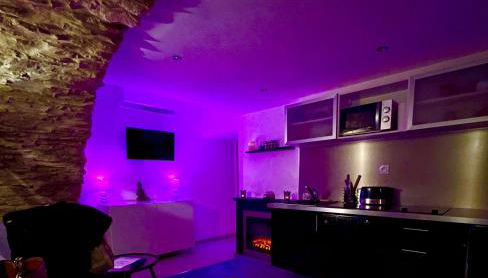 Appartement Love room avec jacuzzi et hammam privatisé Lieu insolite en amoureux Spa détente assurée avec de doux massages en options sur demande - Foto 2