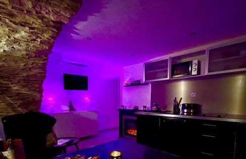 Appartement Love room avec jacuzzi et hammam privatisé Lieu insolite en amoureux Spa détente assurée avec de doux massages en options sur demande - Foto 2