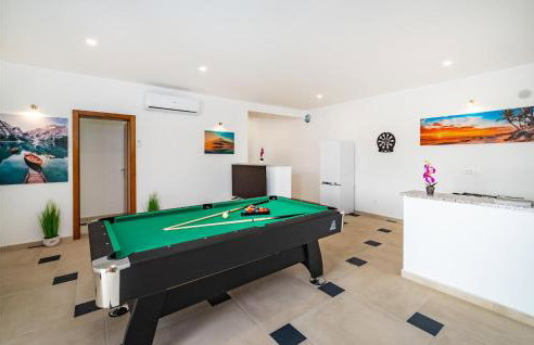 Awesome Home In Modric - Photo 32