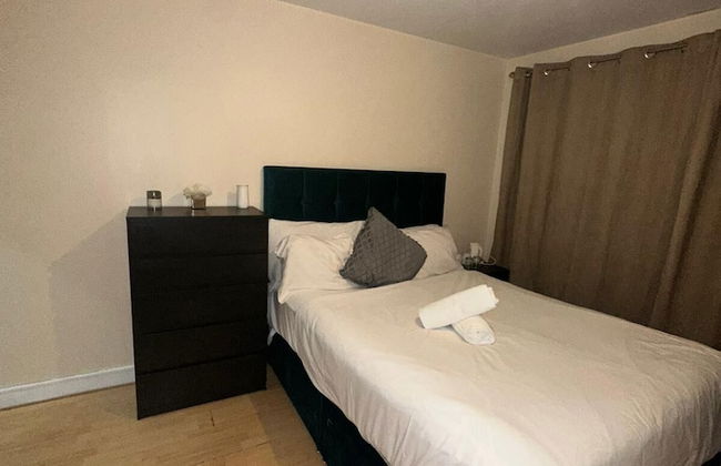 Remarkable 1-bed Apartment in Romford - Photo 8