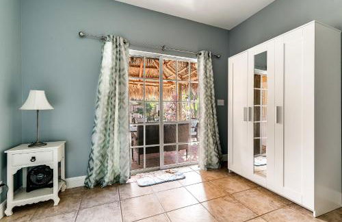 South Florida Spacious Oasis 4BR Retreat with 2 King Beds, Amazing Pool, near Beaches - Photo 79