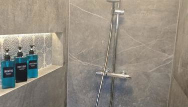 Waldoase im Nationalpark Eifel für 7 Gäste und max 2 Hunde in 1A Lage - Foto 3, Shower