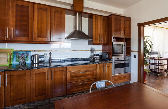 Unique Villa With Outdoor hot tub - Photo 17