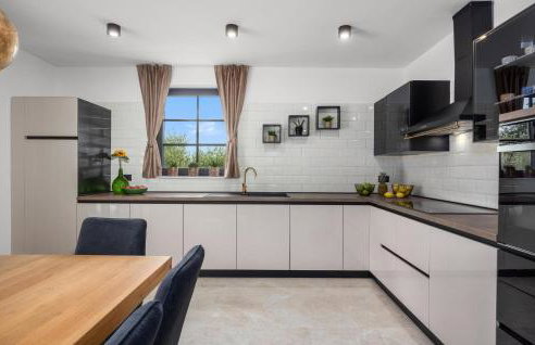 4 Bedroom Lovely Home In Labin - Photo 7