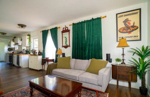 Walk Everywhere | 2-Bedroom House w/ Backyard - Foto 12