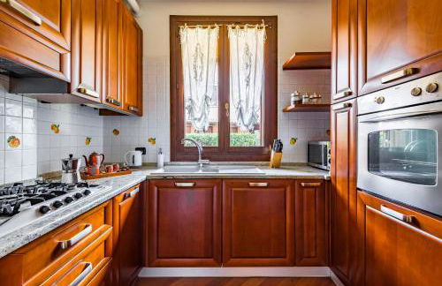 Jacuzzi Apartment in Italian Villa, Wi-Fi & Garden Sassuolo - Maranello - Foto 18