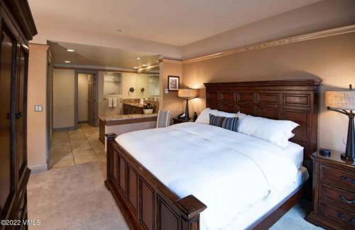 Park Plaza #304 - Beaver Creek 2-Bed Over Ice Rink - Foto 8