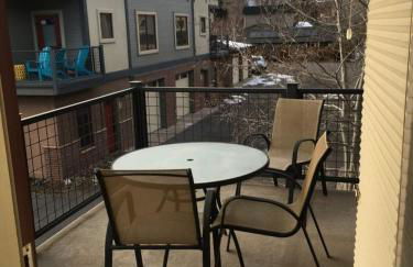 Riverfront condo with balcony, king bed STR#267 - Photo 16