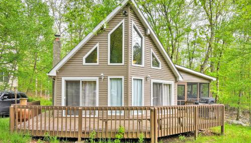 Pools, Hot Tub and More Bushkill Mountain Getaway! - Foto 1