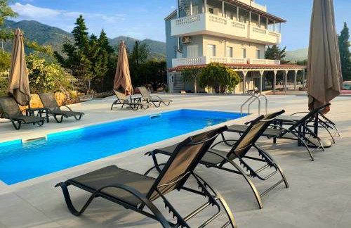 Tarmaros - Families & Groups - Photo 3