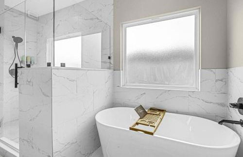 Gray Lux Hse 3BR 3 and half Ba MedCenter DownTWN HotTub - Photo 74