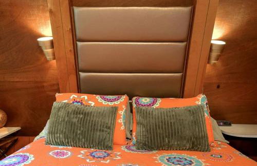 Charming A Frame Nestled Amidst Trees in Otter Rock, Oregon - Foto 12