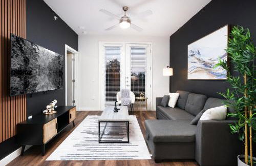 Spacious 1BR w Pool&Prkng, Near Rvrwlk & Conv Ctr - Foto 1