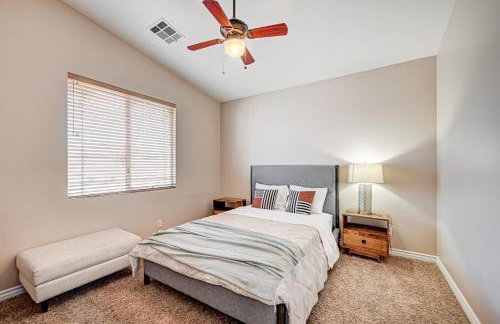 Luxury 6 BR Home Large Pool & Spa with Grassy Yard - Photo 2