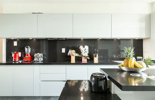 Fabulous & Exclusive Apartments With Sea View Pool BBQ Garden - Photo 15