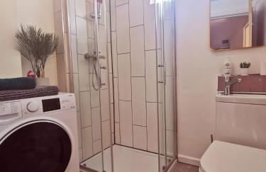 Detached House with Gated Parking in Whalley Range, Near Manchester City Centre - Foto 16