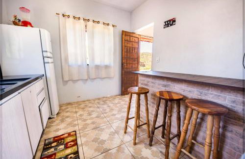 Casa a 900m da Praia, com Churrasqueira, Varanda com Rede e Terreno grande - Foto 8