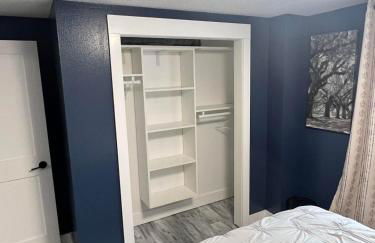 Entire level just off Interstate, free breakfast - Foto 6