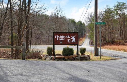 Dog-Friendly A-Frame with Hot Tub and Firepit - Foto 35