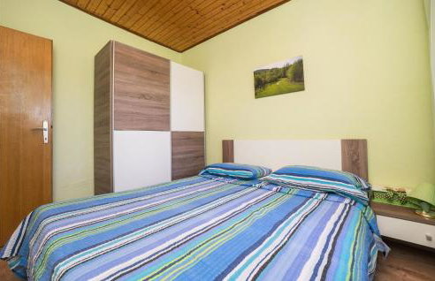 1 Bedroom Awesome Apartment In Dinjiska - Foto 6