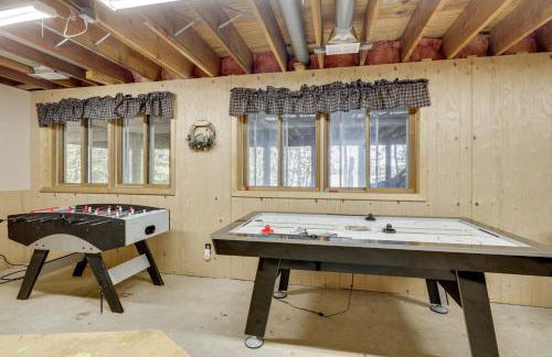 Lakeside Northwoods Retreat Dock, Deck, Fire Pit! - Foto 21