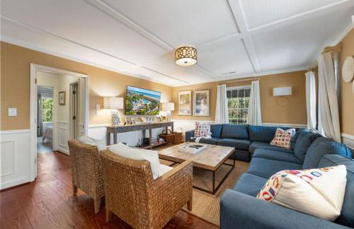 Relax and Enjoy the Spectacular Views in this Picturesque Home home - Foto 22