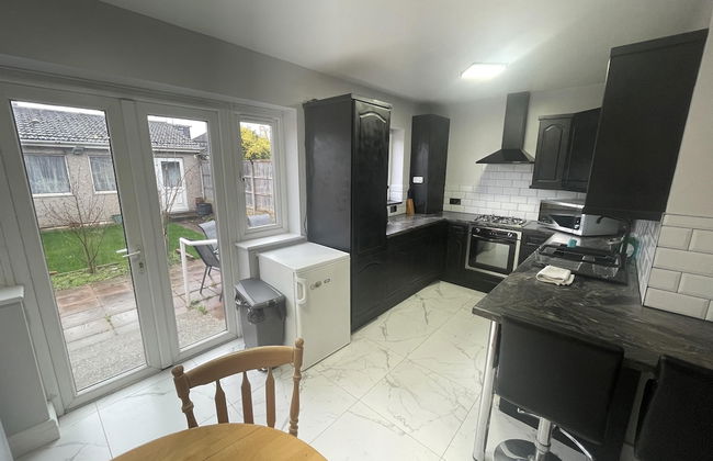 Inviting Apartment in Hayes With Garden & Parking - Foto 1