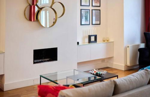 The Clapham Crib - Spacious 4BDR House with Patio - Photo 79