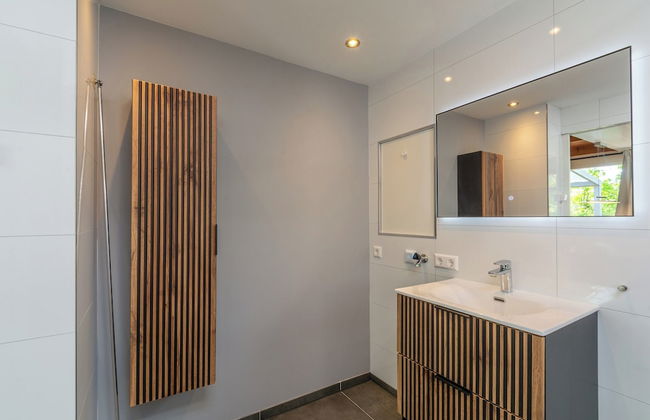 Cozy Holiday Home With Garden - Photo 12