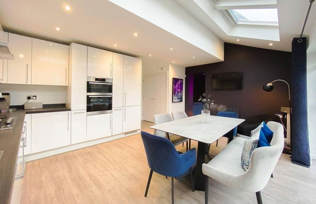 Stunning 4 Bed House With Cinema Room & Parking - Foto 10