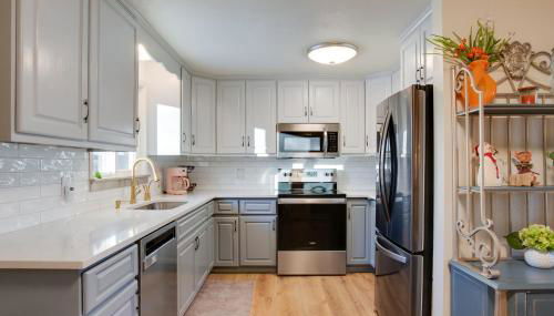 2 Mi to Old Town Pet-Friendly Home Base in Arvada - Foto 2